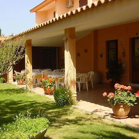 Ξενοδοχείο Su Giudeu 2*