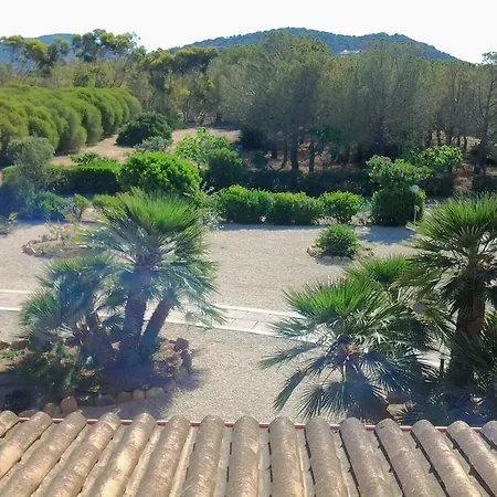 Ξενοδοχείο Su Giudeu 2*