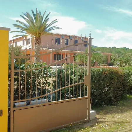 Ξενοδοχείο Su Giudeu 2*